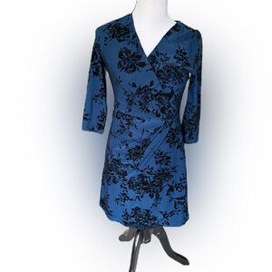 Alya ( Francesca’s) Navy blue and Black Velour Dress. Size XS
